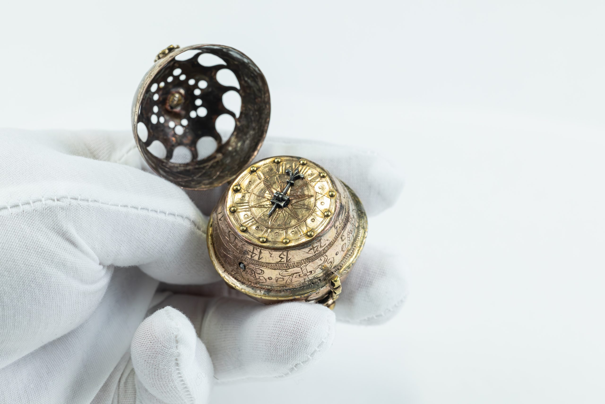 THE 1505 Watch Pomander