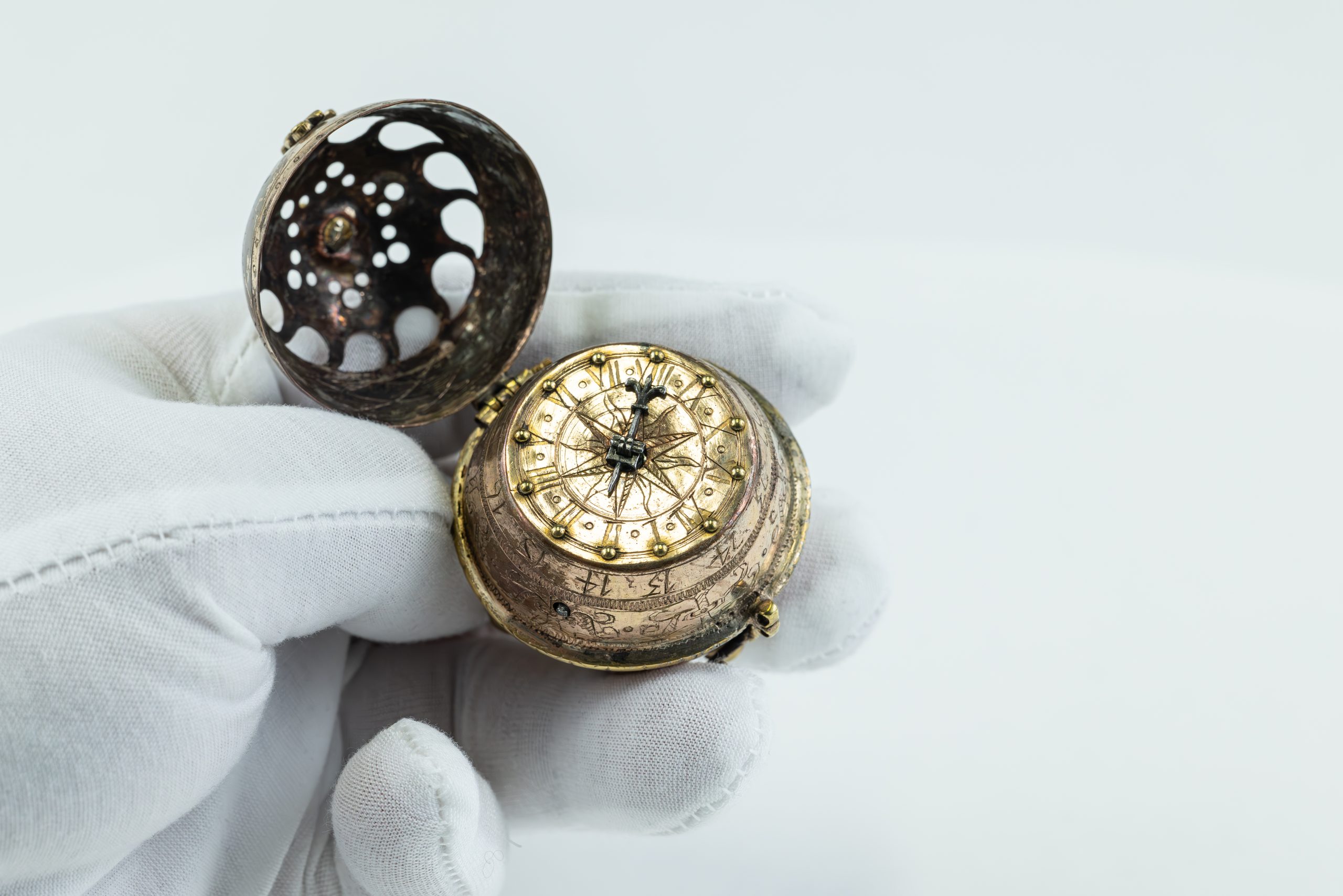 The 1505 Watch Pomander Capsule Open Hand